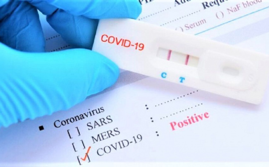 Hà Nội: Tự test nhanh dương tính Covid-19, người dân cần làm gì?