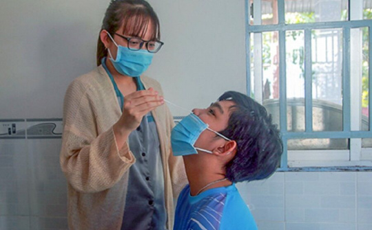 Bô Y tế khuyến cáo test nhanh Covid-19 tại nhà cho kết quả đúng nhất