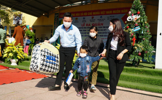 Y Tế Asia hỗ trợ hàng trăm triệu đồng cho gia đình chính sách, có hoàn cảnh khó khăn và học sinh tại Hợp Đức, Bắc Giang