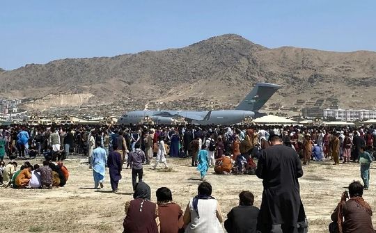 Thế giới năm 2021: Covid-19 chưa biến mất, châu Âu rung chuyển, Afghanistan 'nổi sóng'