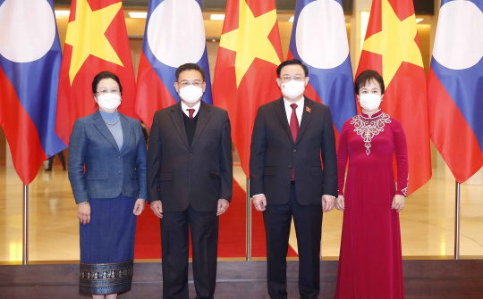 Dành ưu tiên cao nhất cho việc giữ gìn và phát huy mối quan hệ đặc biệt Việt Nam-Lào