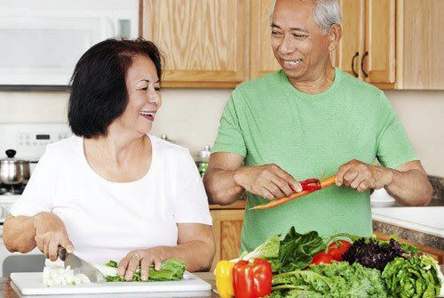 Lời khuyên cho người cao tuổi phòng bệnh trước và sau khi khỏi Covid-19