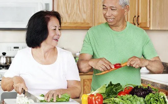 Lời khuyên cho người cao tuổi phòng bệnh trước và sau khi khỏi Covid-19