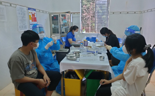 Đức Cơ (Gia Lai): Tiêm vắc xin Covid-19 cho học sinh