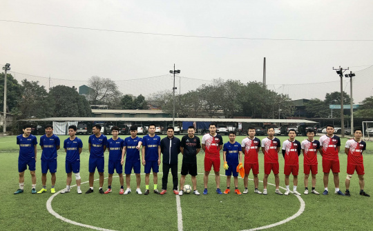 Sức khỏe Cộng đồng giao lưu bóng đá tri ân khách hàng và gây quỹ từ thiện