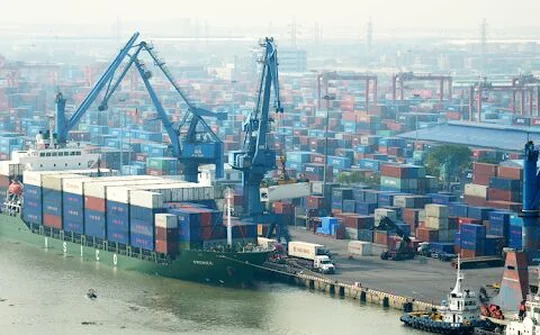 Báo Malaysia: Chỉ Việt Nam tăng trưởng xuất khẩu trong năm 2020