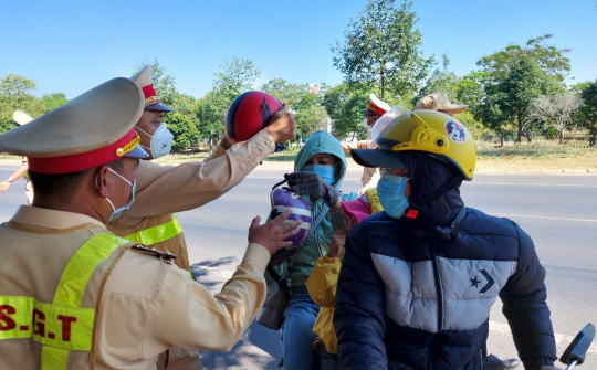 CSGT Công an tỉnh Đắk Nông: Đồng hành cùng người dân trên tuyến quốc lộ 14