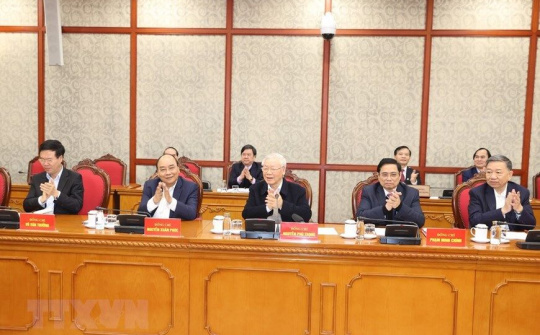 Bộ Chính trị, Ban Bí thứ khóa XIII họp phiên đầu tiên