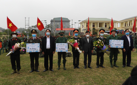 Thanh Hóa: Thanh niên Hà Trung hăng hái lên đường nhập ngũ