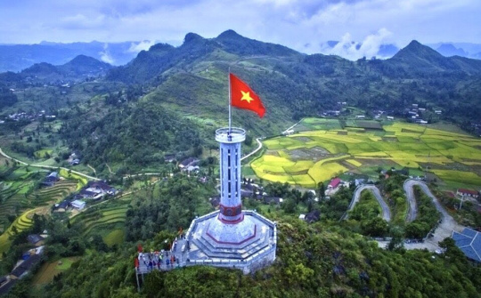 Giữ vững định hướng xã hội chủ nghĩa trong phát triển kinh tế và hội nhập quốc tế