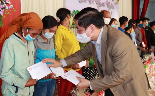 Đắk Lắk: Bí thư Tỉnh ủy Bùi Văn Cường thăm chúc tết "yêu thương vì người nghèo"