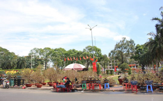 Đắk Lắk: Chợ hoa Buôn Ma Thuột " Vắng" vì dịch Covid-19