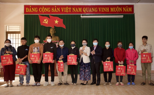 Niềm vui Tết với người nghèo Buôn Ma Thuột