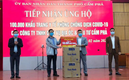 Cẩm Phả Land trao tặng TP Cẩm Phả 100.000 khẩu trang y tế chống dịch