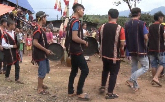 Lễ cúng lúa mới của người “Xơ Đăng” ở Kon Tum