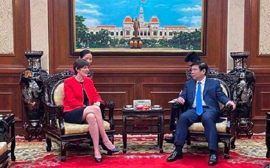 Chủ tịch UBND TP.HCM  Nguyễn Thành Phong tiếp tân Tổng Lãnh sự Anh
