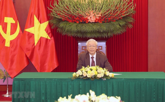 Top leader holds phone talks with United Russia Party Chairman