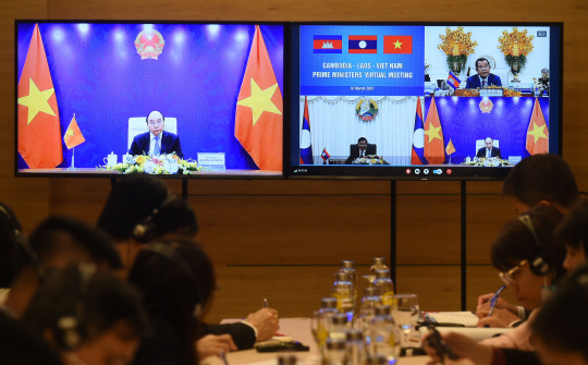 Ba Thủ tướng Việt Nam, Lào, Campuchia hội đàm trực tuyến