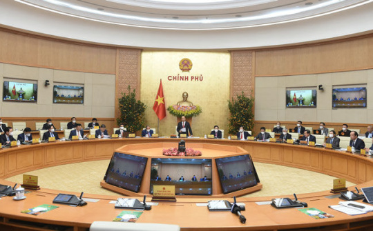 Không có tư tưởng cầm chừng, ỷ lại, chờ đợi lúc ''giao thời''