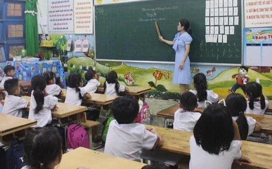 Từ 20-3, giáo viên dạy lâu năm chỉ hưởng lương bằng giáo viên mới?