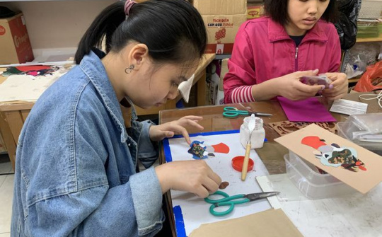 Người khuyết tật ‘biến’ vải vụn thành nghệ thuật