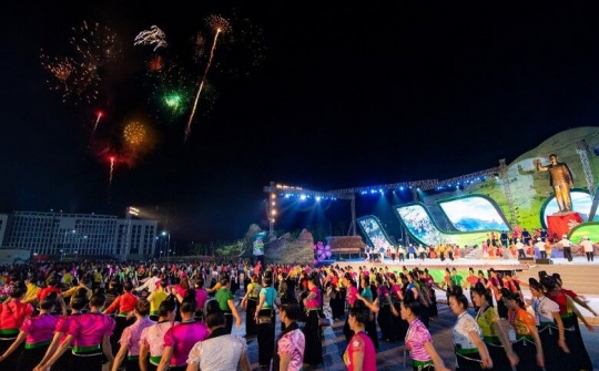 Vòng xoè dân tộc Thái - Bản sắc địa phương Sơn La