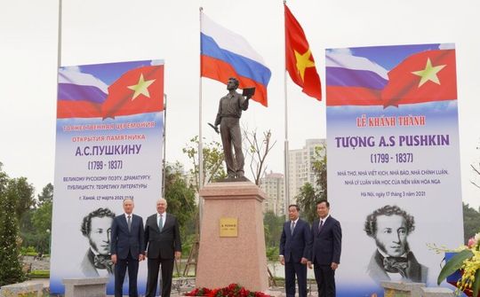 Khánh thành tượng đài nhà thơ Pushkin tại Công viên Hòa Bình