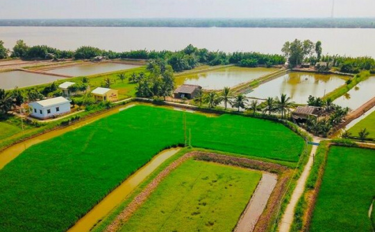 Để nông dân "uyển chuyển dấu chân" trên đồng ruộng