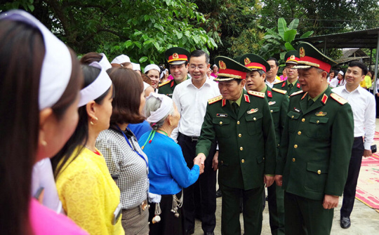 Đại tướng Ngô Xuân Lịch thăm và làm việc tại tỉnh Hòa Bình