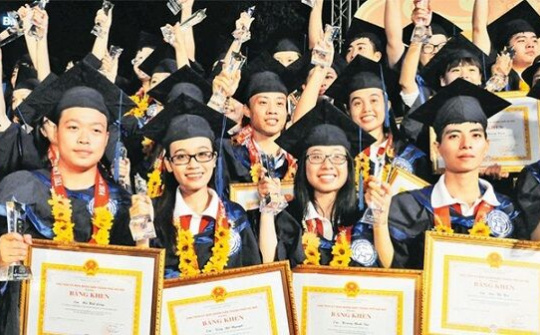 Thu hút và trọng dụng nhân tài