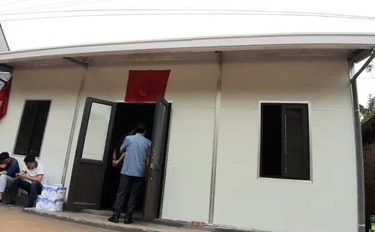 Niềm vui đến với các hộ nghèo, hộ khó khăn về nhà ở tại huyện Mường Lát