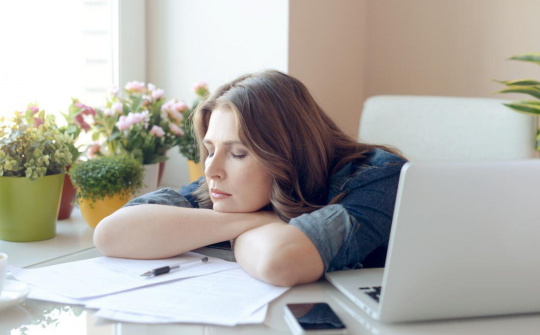 Cảm thấy kiệt sức? Những thói quen làm tiêu hao năng lượng mọi người nên tránh ngay