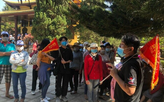 Du lịch bừng tỉnh sau 'giấc ngủ' COVID-19