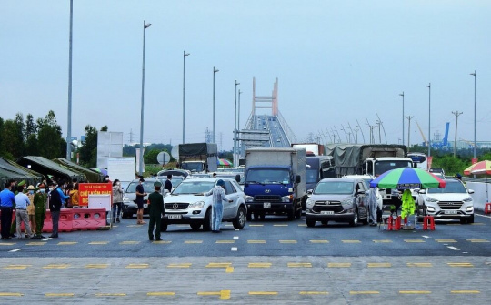 Quảng Ninh dỡ chốt kiểm soát ra vào