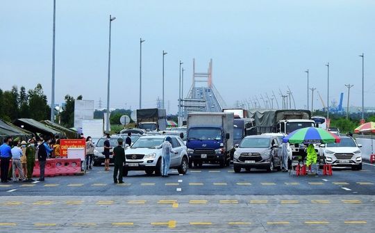 Quảng Ninh dỡ chốt kiểm soát ra vào