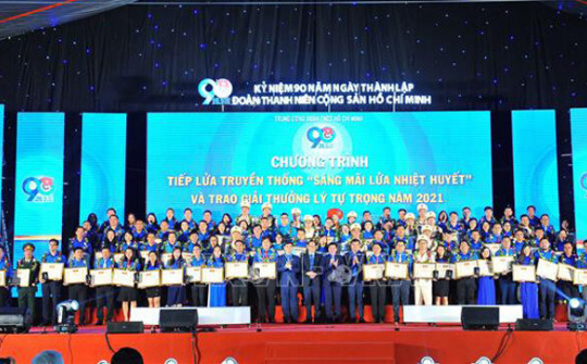 Tôn vinh 98 cán bộ Đoàn tiêu biểu nhận Giải thưởng Lý Tự Trọng năm 2021