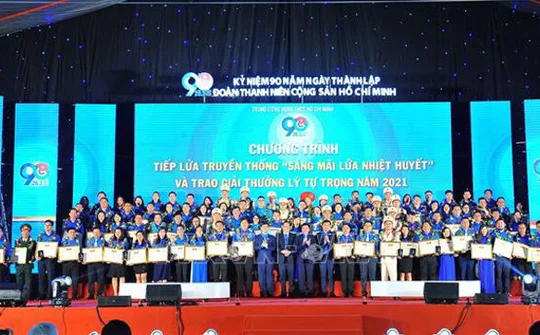 Tôn vinh 98 cán bộ Đoàn tiêu biểu nhận Giải thưởng Lý Tự Trọng năm 2021
