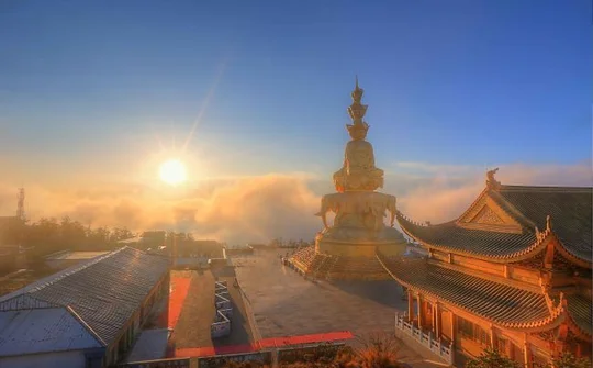 Ấn tượng những quần thể tâm linh trên núi cao khắp thế giới