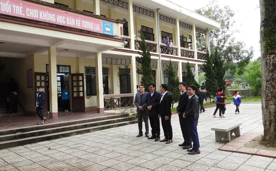 Thẩm định đạt chuẩn nông thôn mới tại xã Vạn Xuân