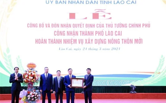 Thành phố Lào Cai đón nhận Quyết định hoàn thành nhiệm vụ xây dựng nông thôn mới