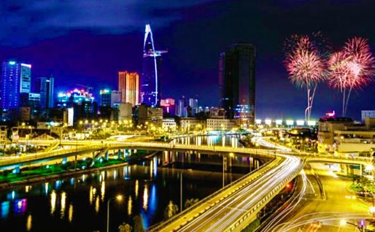 Thành tựu phát triển kinh tế ấn tượng của Việt Nam vượt xa các quốc gia có xếp hạng tương đồng