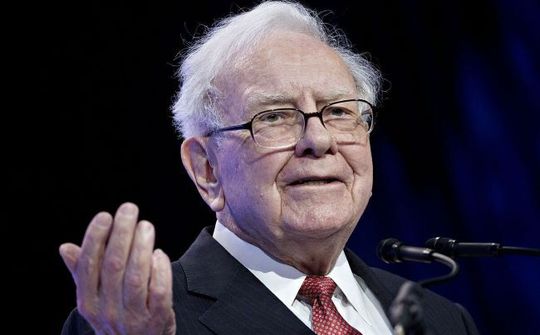 Warren Buffett nhận lương bao nhiêu tại Berkshire
