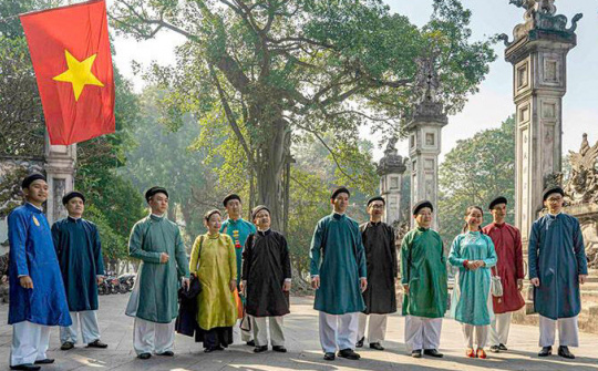 Áo dài nam trong dòng chảy văn hóa Việt