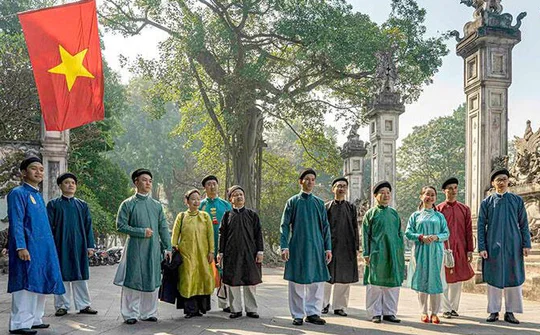 Áo dài nam trong dòng chảy văn hóa Việt