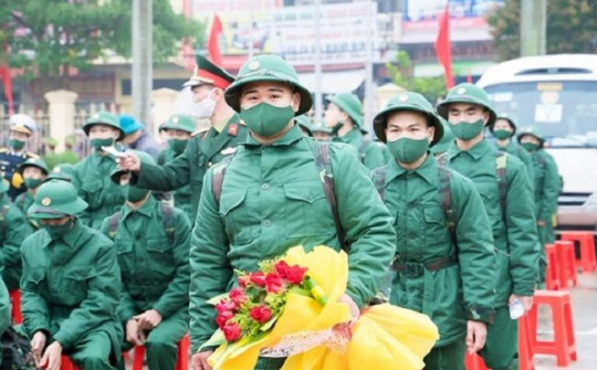 Tân binh huyện Giao Thủy (Nam Định) lên đường nhập ngũ