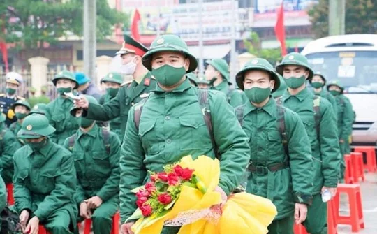Tân binh huyện Giao Thủy (Nam Định) lên đường nhập ngũ