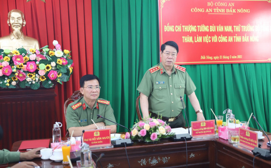 Thứ trưởng Bộ Công an Bùi Văn Nam thăm và làm việc tại công an tỉnh Đắk Nông