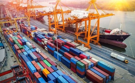 Tăng trưởng xuất khẩu của Việt Nam tăng mạnh, vượt Singapore, Hàn Quốc