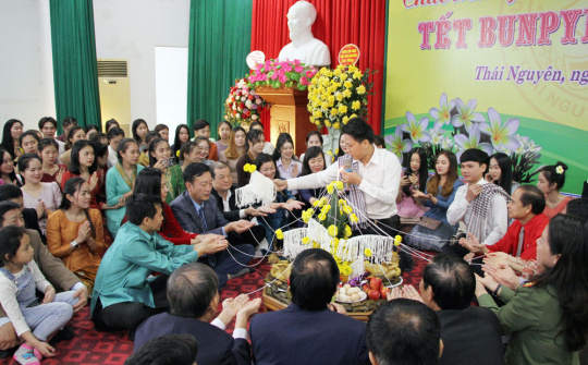 Trường Cao đẳng Thái Nguyên Tổ chức đón Tết Bun Pi May cho lưu học sinh Lào
