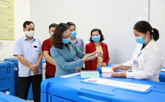 Yên Bái: Trung tâm Kiểm soát bệnh tật tỉnh tiếp nhận vắc xin AstraZeneca phòng COVID-19